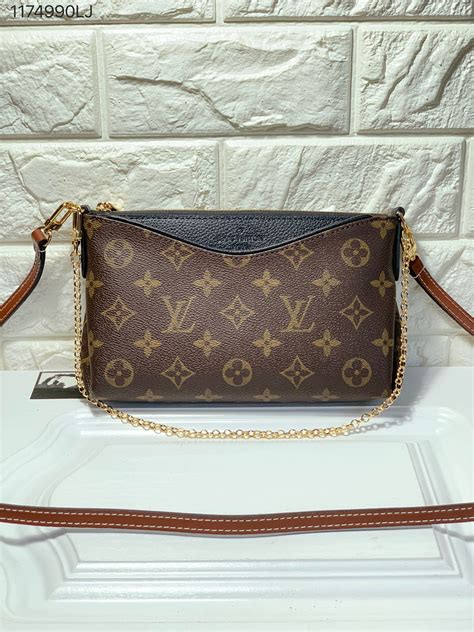 louis vuitton klein handtasje|Louis Vuitton crossbody bag.